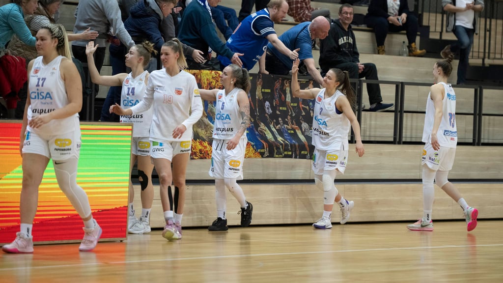 Die Spielerinnen des Gisa Lions MBC bedanken sich bei ihren Fans für die Unterstützung.