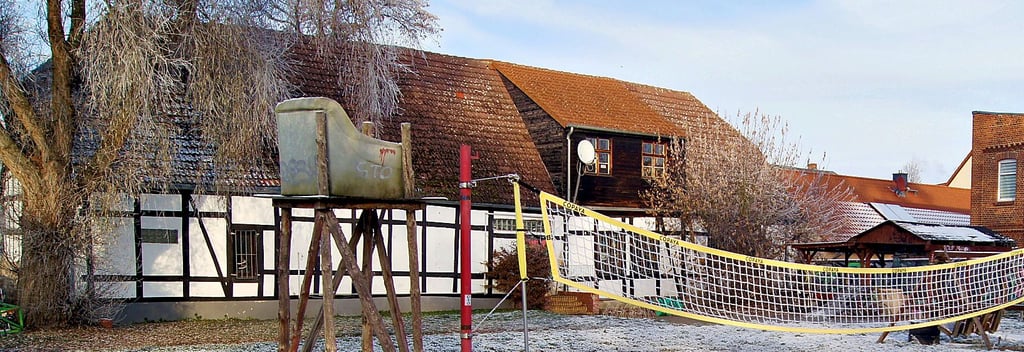 Früher die Gaststätte „Stadt Prag“ heute der Jugendclub: Das alte Haus in der Burgstraße braucht dringend eine Verjüngungskur.