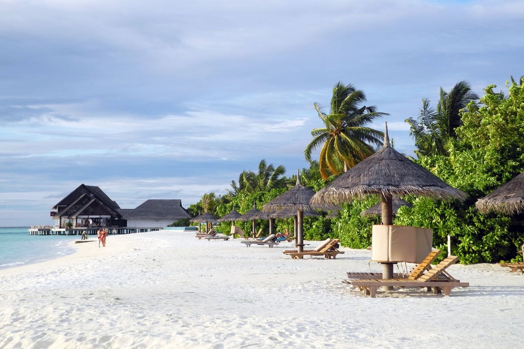 Strand, Meer, Palmen - und sonst fast nichts: Die Malediven sind ein klassisches Flitterwochen-Traumziel.