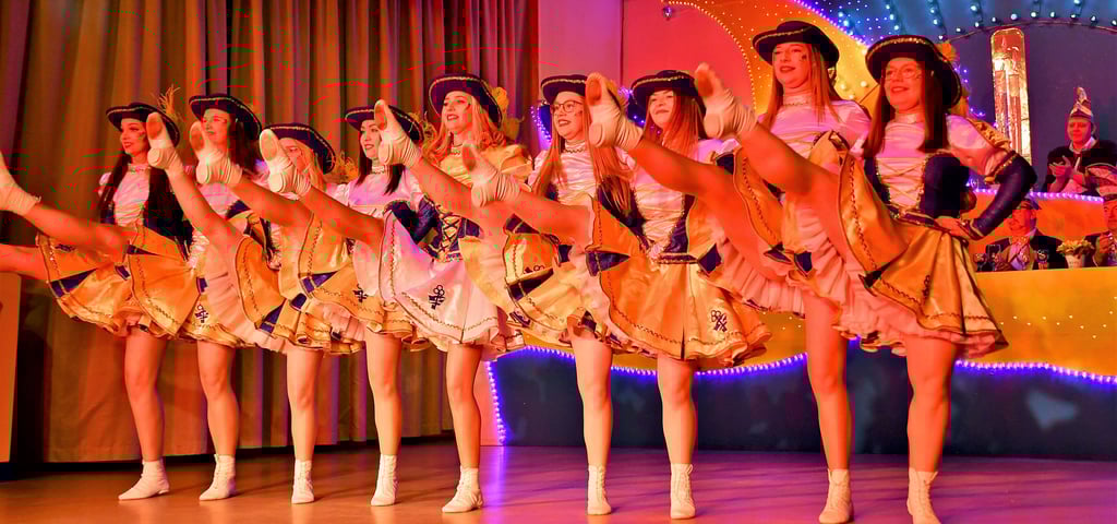 Die jungen Damen der Prinzengarde des Hörsinger Karnevalvereins sind immer wieder ein Hingucker.