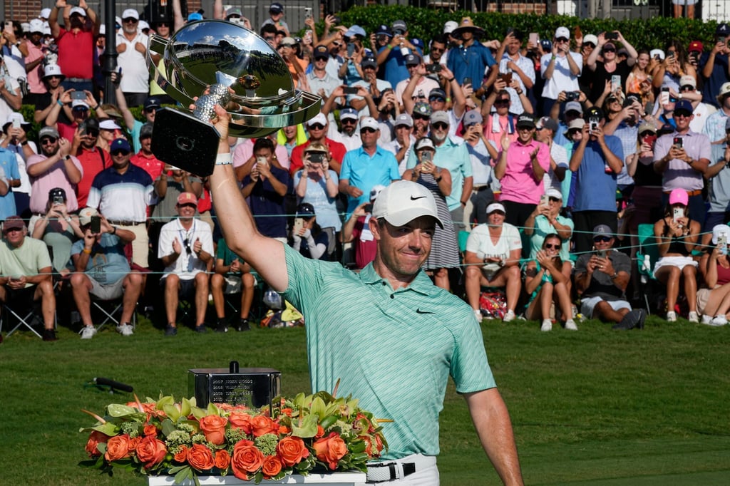 Der Nordire Rory McIlroy feiert seinen Sieg.