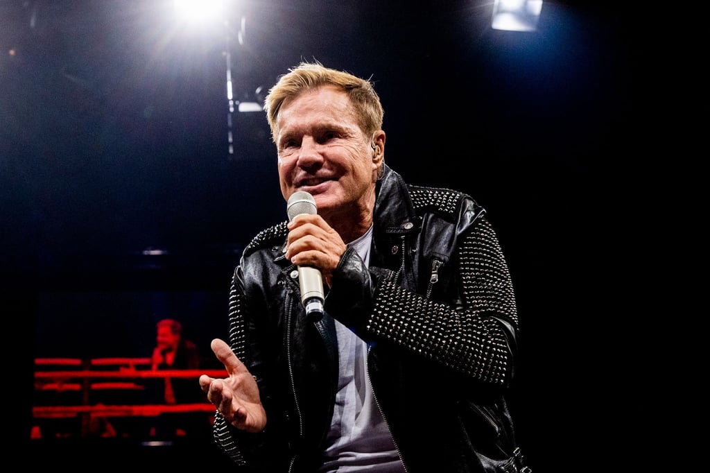 Musiker Dieter Bohlen singt.