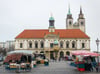 Der Wochenmarkt auf dem Alten Markt ist ein wichtiger Teil des Handels in Magdeburg.