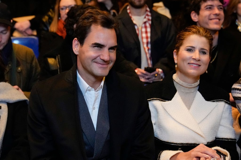 Roger Federer, ehemaliger Tennisspieler aus der Schweiz, und seine Ehefrau Mirka Federer bei der Präsentation der Chanel Haute Couture Frühjahr-Sommer Kollektion 2023.