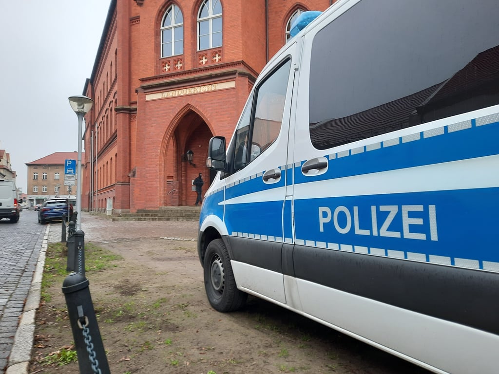 Landgericht Stendal: Strafprozesse sind an Fristen gebunden. Personalmangel und Streiks der Post können dabei für viele Probleme sorgen.