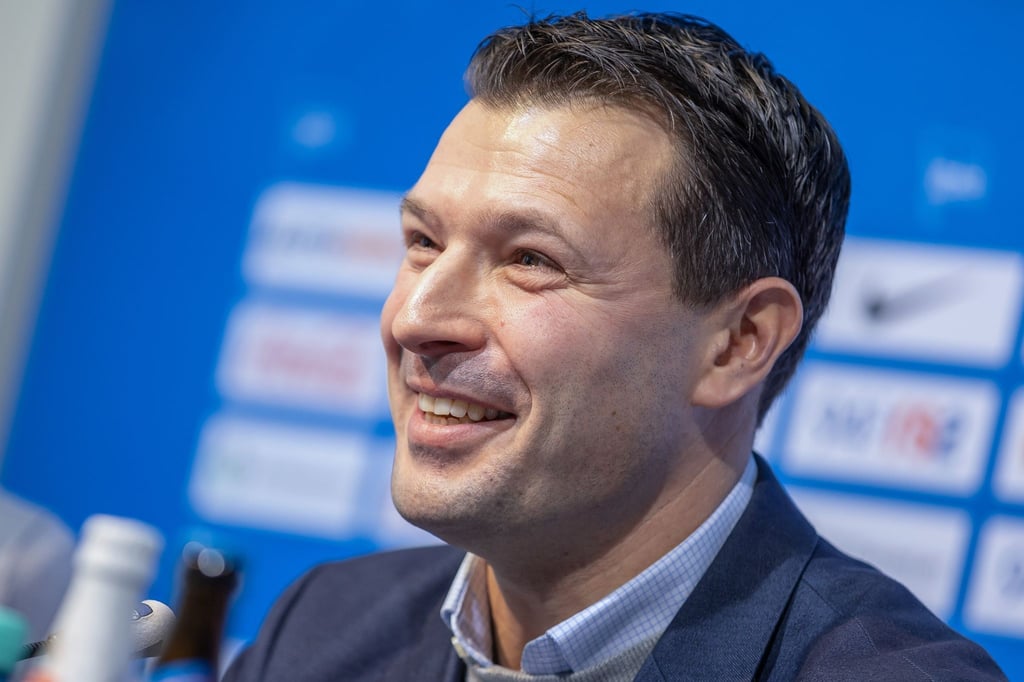 Benjamin Weber, neuer Sportdirektor von Hertha BSC, spricht während einer Pressekonferenz.