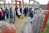 Etwa 60 Personen wurden trotz winterlicher Kälte am Sonntag in zwei Gruppen über das Ringheiligtum von Pömmelte geführt. 