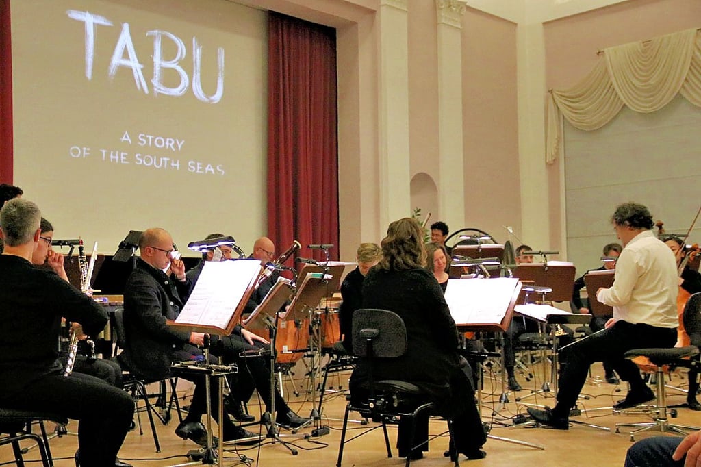 „Tabu“ war der Titel eines filmischen Konzertes der Mitteldeutschen Kammerphilharmonie Schönebeck.