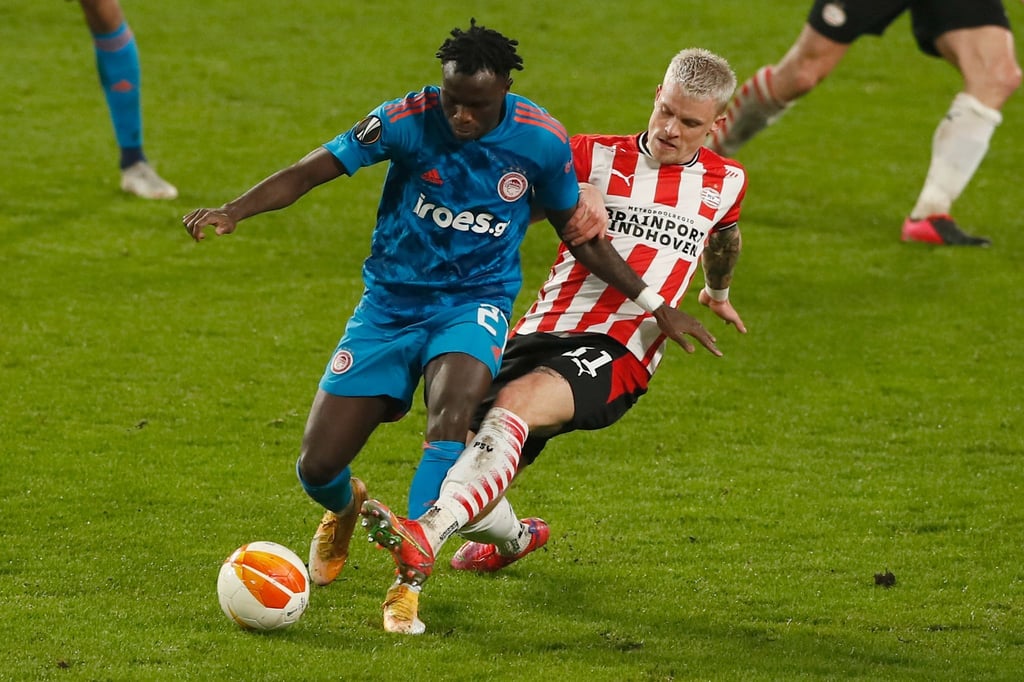 Philipp Max (r.) von PSV ist bei Eintracht Frankfurt im Gespräch.