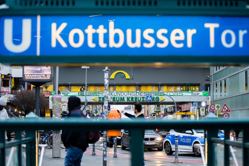 Der Gebäuderiegel Zentrum Kreuzberg am Kottbusser Tor, wo eine Polizeiwache einzieht.