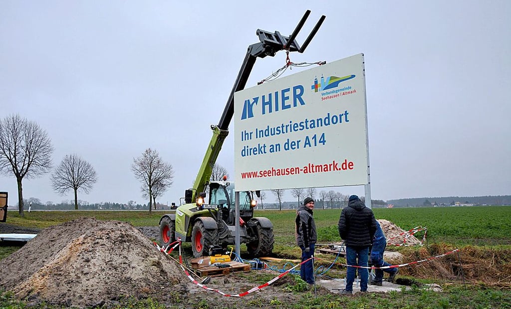 Im Dezember 2021 wurde das Werbeschild für den A14-Industriestandort Seehausen aufgestellt. Es zeigt durchaus Wirkung.