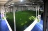 Im „Jump“-Trampolinpark wurde ein neues Indoor-Fußballfeld gebaut. In den nächsten Wochen soll es eröffnet werden.