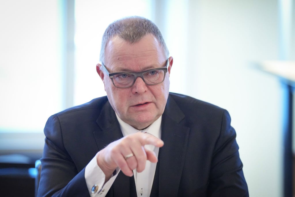Michael Stübgen spricht während eines Interviews mit der dpa.