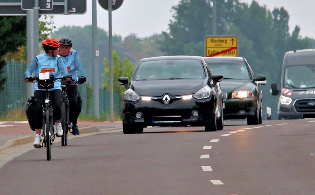 Radwege neben den Landesstraßen wünschen sich die Bürger in Calbe, um gefahrlos in die Nachbarorte zu radeln.