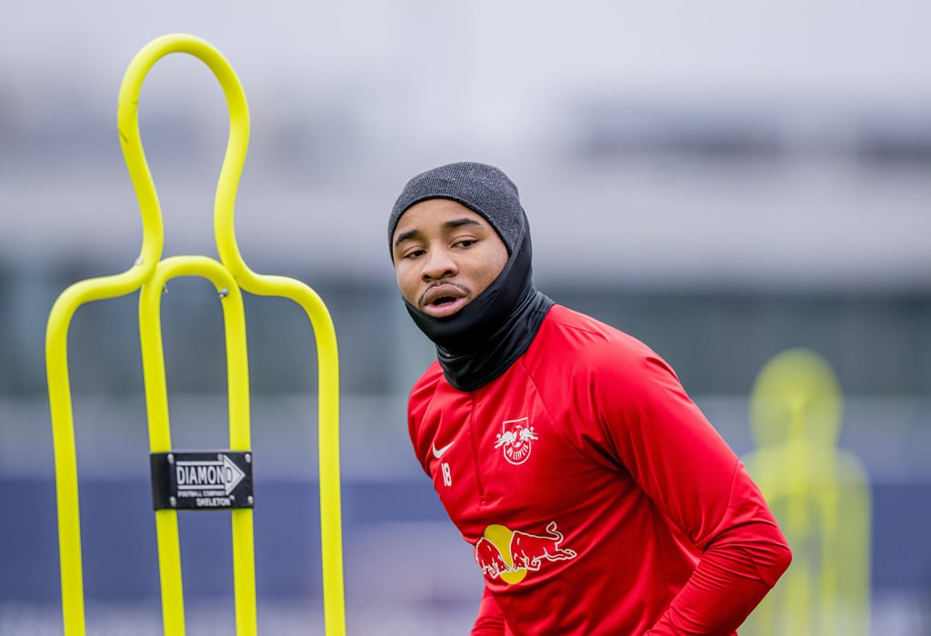 Erwärmte sich gemeinsam mit dem Team: Christopher Nkunku