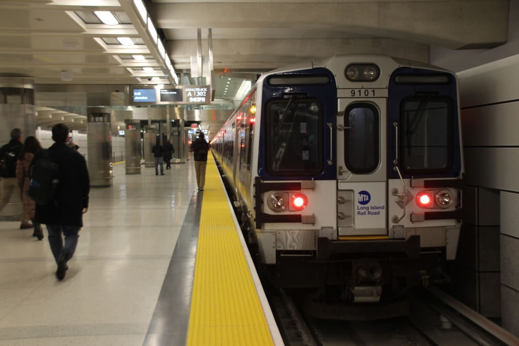 Am New Yorker Bahnhof Grand Central hat ein neues Verbindungsterminal eröffnet. Nun halten hier auch Züge aus dem Stadtteil Queens und von Long Island an.