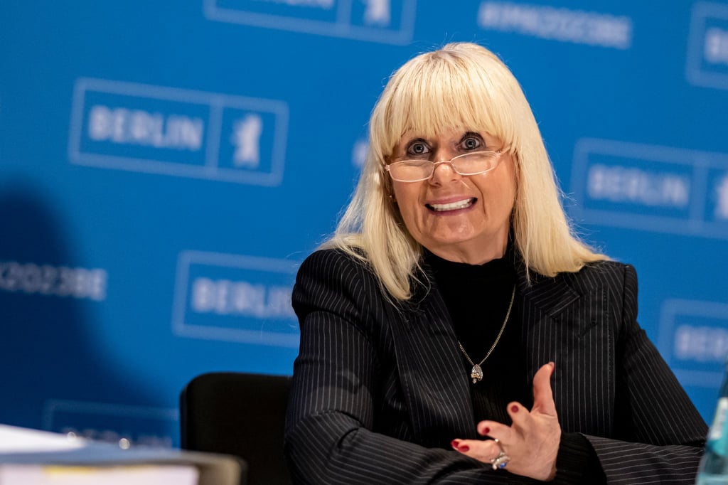 Iris Spranger spricht auf einer Pressekonferenz.