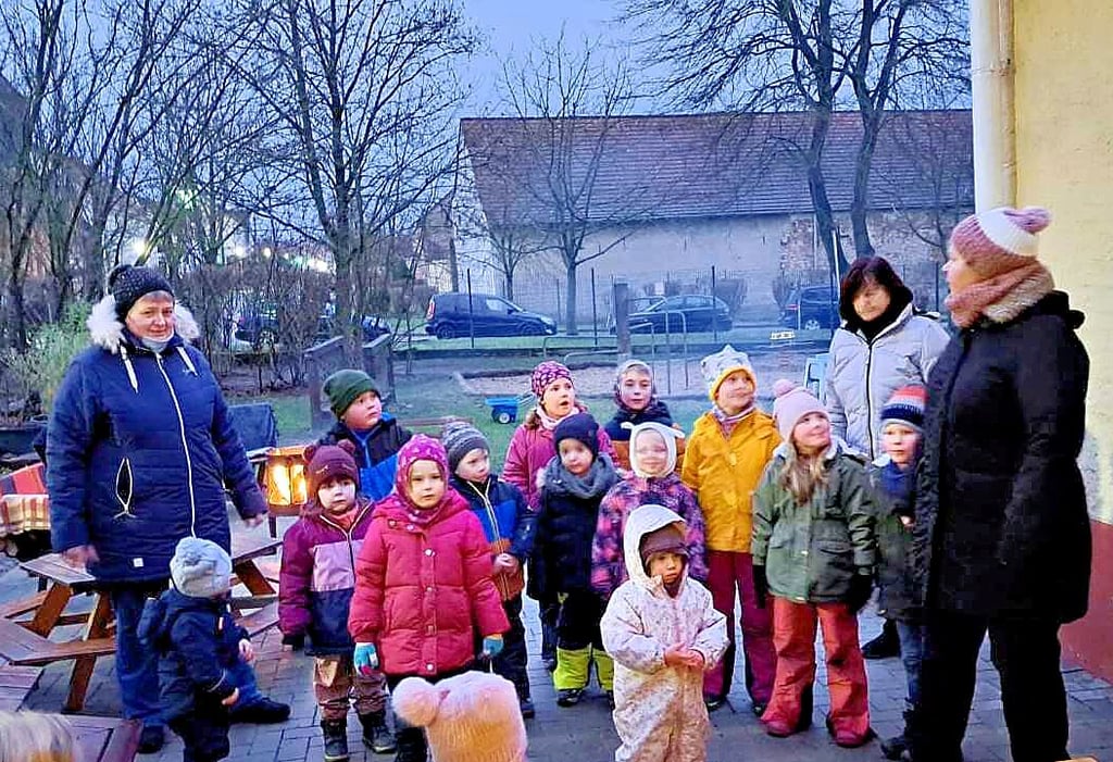 Die Kinder aus der Kita „Wilde Schwäne“ in Schwaneberg hatten zu ihrem Neujahrsempfang eingeladen.