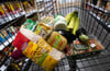 Die Inflation bekommen viele Verbraucherinnen und Verbraucher auch beim Einkauf im Supermarkt zu spüren.
