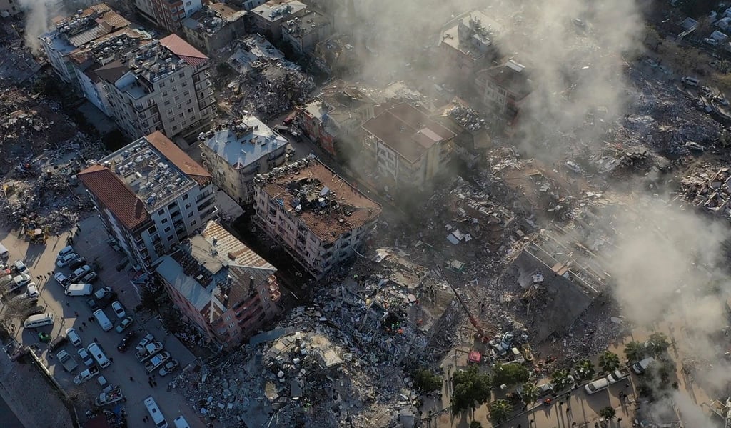 Eine Luftaufnahme zeigt die Zerstörung in Antakya.