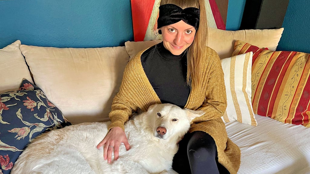 Hund Django gibt ihr Kraft. Kristin Sawras leidet an aplastischer Anämie, was bedeutet, dass ihr Knochenmark zu wenig Blutzellen bildet. Darum ist sie auf eine Stammzellspende angewiesen. Die 30-jährige Magdeburgerin gewährt Einblicke in ihre Gefühlswelt.