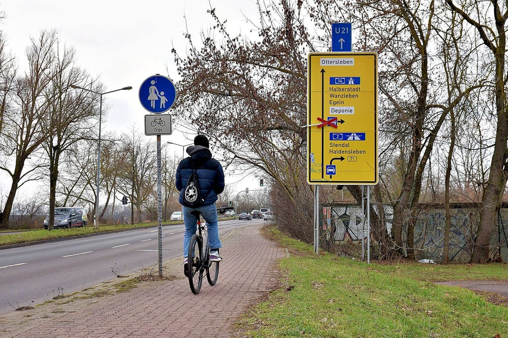 Der vorhandene Radweg entlang der Salbker Chaussee (L 50) zwischen Reform und Ottersleben ist wenig attraktiv.