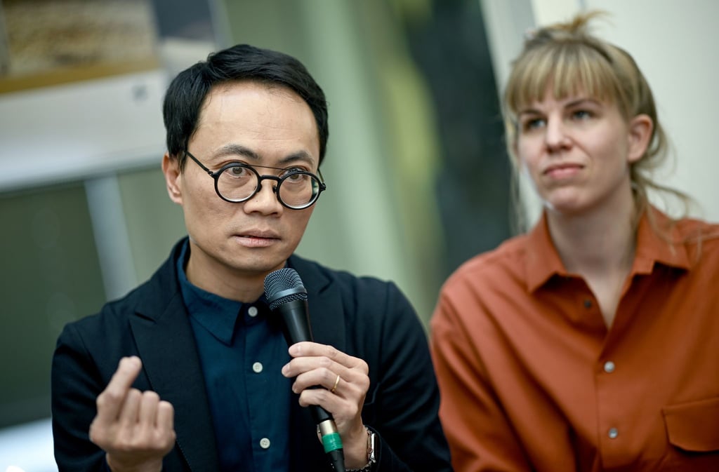 Anh-Linh Ngo (l) und Juliane Greb stellen in Berlin das Konzept zum deutschen Beitrag vor.