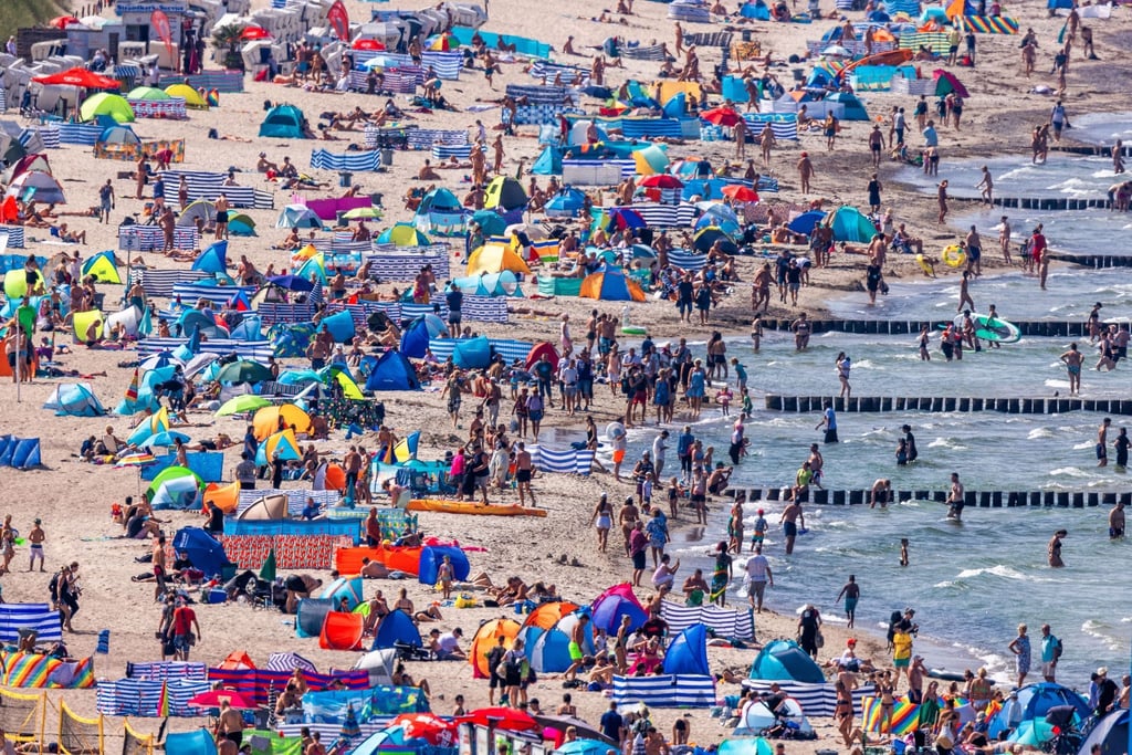 Ab ans Meer: Nach dem Corona-Tief zieht es viele Menschen wieder in den Urlaub. Davon profitiert auch der Inlandstourismus.