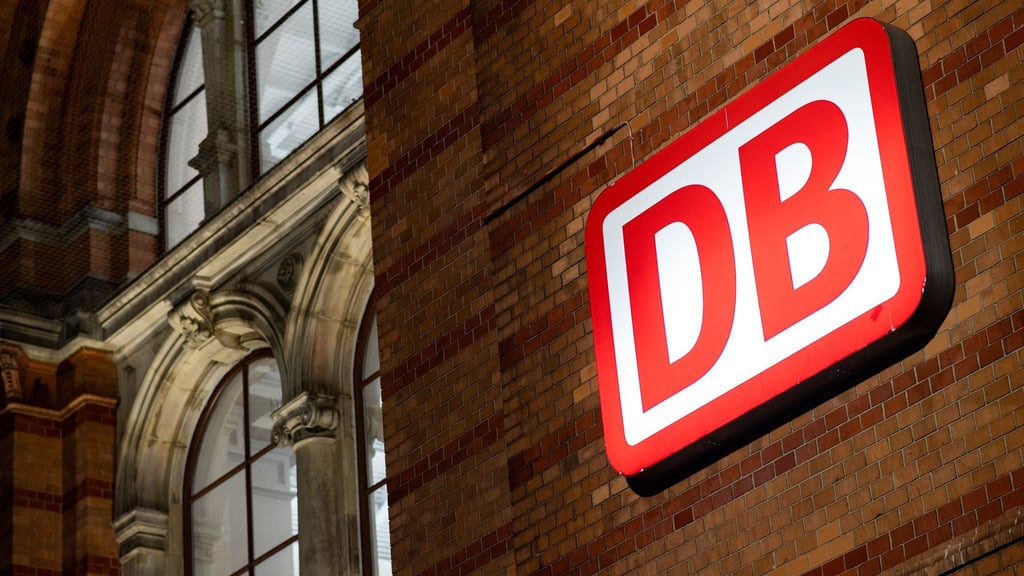 Das Logo der Deutschen Bahn (DB).