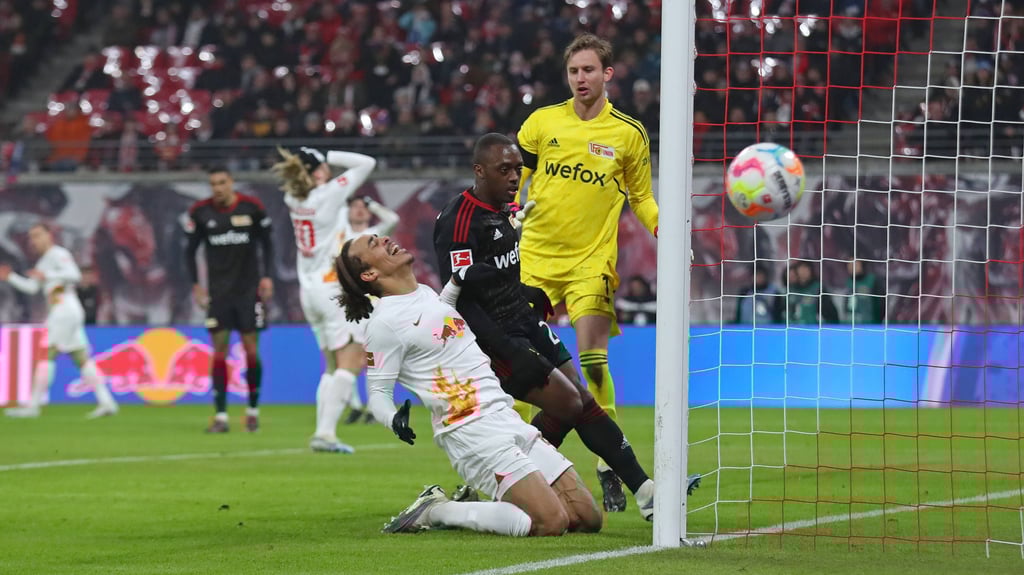 Gebrauchter Tag: Yussuf Poulsen verpasst den Ball.