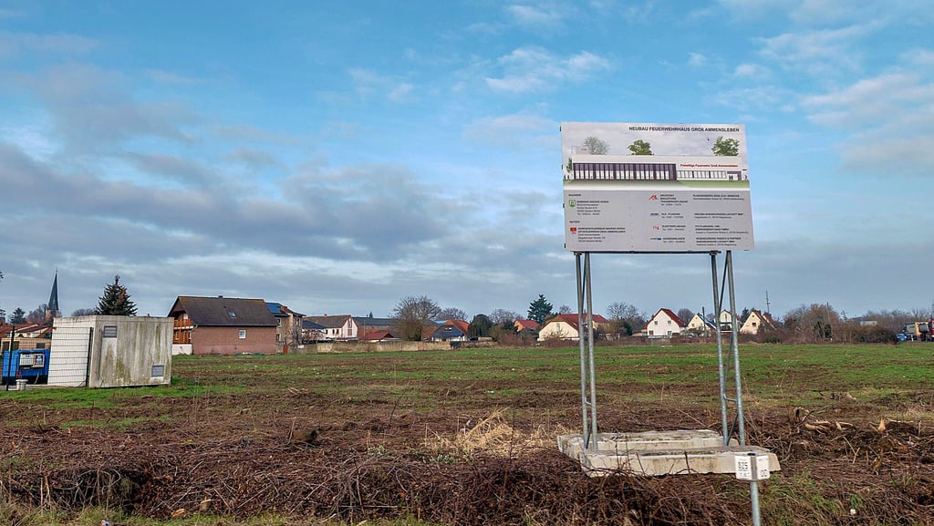 In Groß Ammensleben soll das größte Feuerwehrhaus der Gemeinde entstehen. Mehrere Millionen Euro soll der Neubau an der Bundesstraße 71 kosten.