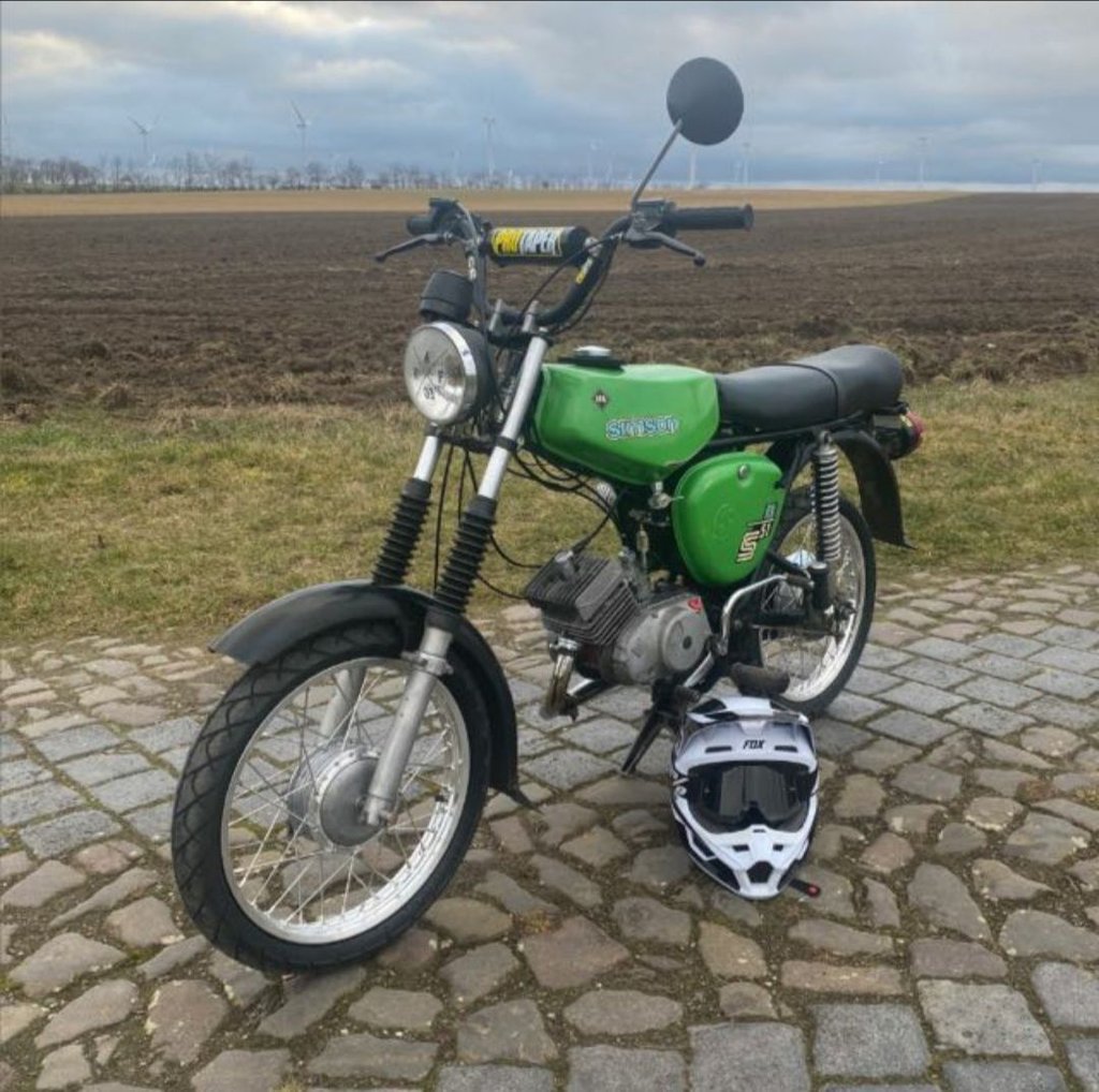 Einbruch in Garage: DDR-Moped: Dunkelgrüne Simson aus