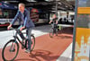Neuer Radweg am Magdeburger Tunnel – hier bei der Inbetriebnahme eine Fahrradzählanlage im vergangenen Jahr – zählt ebenfalls zu den Projekten, die die Stadtverwaltung in die Übersicht an Ausgaben für den Fahrradverkehr einfließen lässt. 
