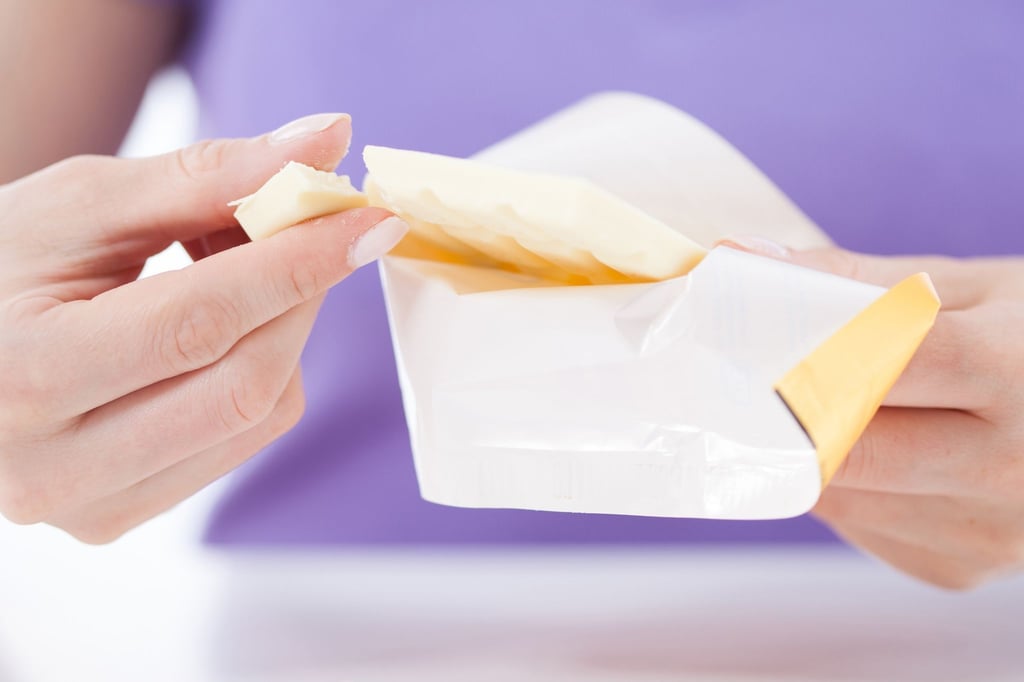 Mal ein Stück Schokolade ist kein Problem - wenn die Ernährung sonst ausgewogen ist. Sind Süßigkeiten, Kekse und Co. aber täglich Teil der Ernährung, schlägt das auf Dauer auf die Gesundheit.