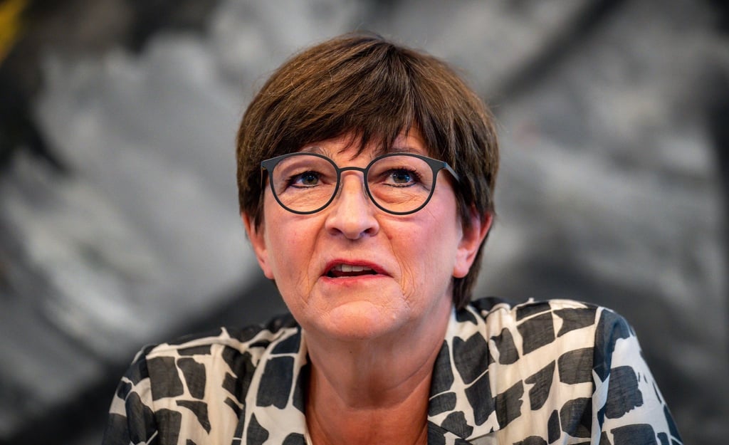 Saskia Esken, SPD-Bundesvorsitzende, nimmt an einer Pressekonferenz teil.