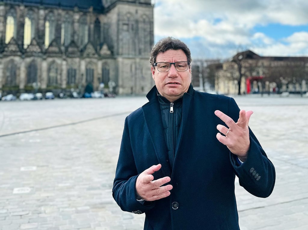 Thomas Kluger auf dem Domplatz in Magdeburg. Der gebürtige Heidelberger ist auch in der Landeshauptstadt zu Hause, denn hier sind die Wurzeln seiner Familie.
