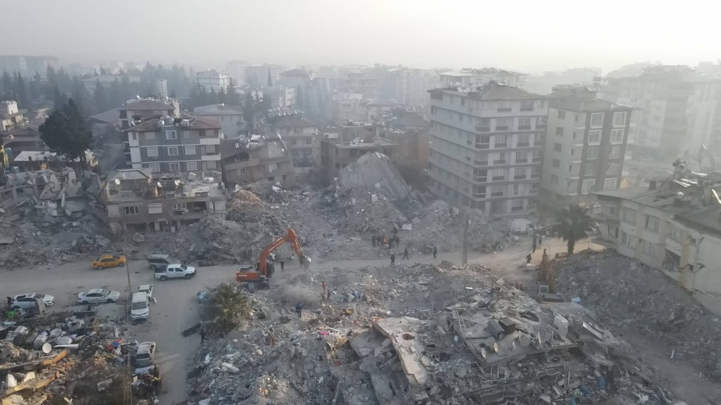 Ein Bild der Verwüstung: zerstörte Häuser im türkischen Antakya