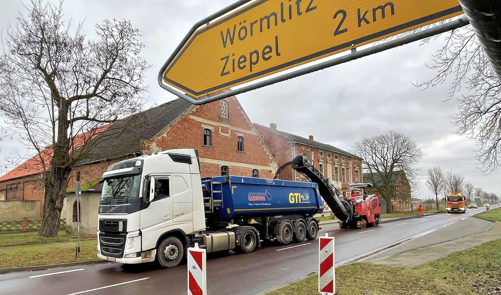 In Landhaus Zeddenick wird die Fahrbahn erneuert.