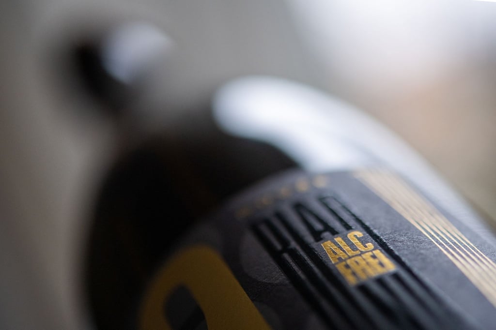 Was den Wumms betrifft, kann alkoholfreier Sekt mit „echtem“ mithalten, so das Fazit von Öko-Test.