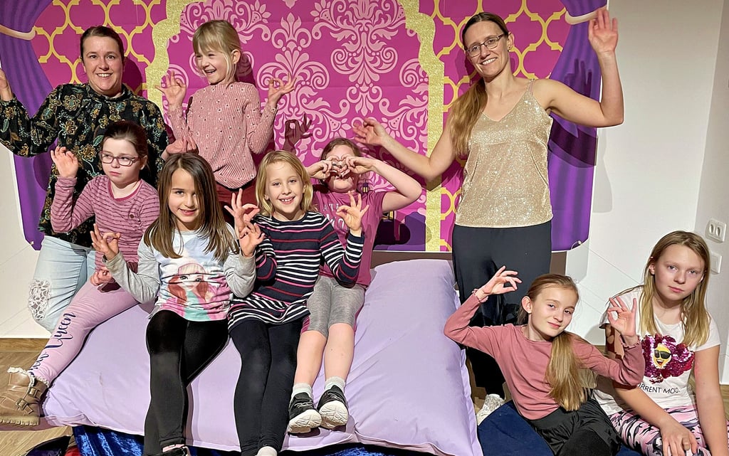 Die Kinder der Jerichower Sportvereins bestreiten Tanzeinlagen. Sie werden unmittelbar zum Anfang der Veranstaltung auftreten. „Dann brauchen sie nicht so lange warten, schließlich werden sie sehr aufgeregt vor dem Auftritt sein“, sagt Victoria Gronka.