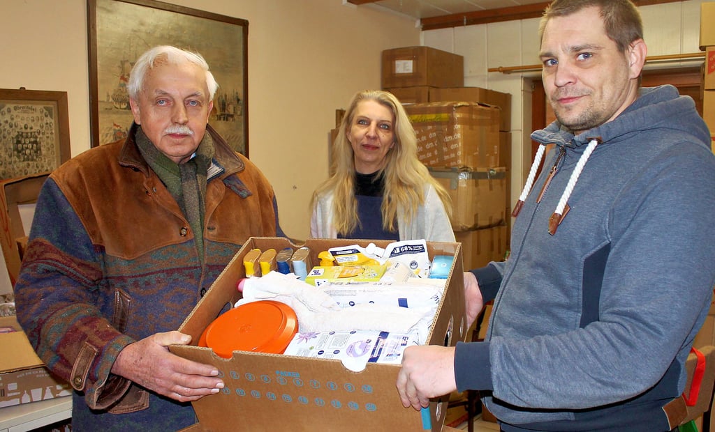 Sie koordinieren die Siebenbürgen-Hilfe von Stapelburg aus. Hilmar Rasche leitet den Verein, Susanne Blank koordiniert die Medienarbeit und Maik Stagge (von links) ist seit einigen Wochen der Chef im Lager der Kinderhilfe.