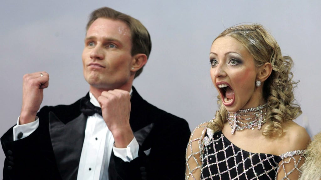 Roman Kostomarov und seine Eistanz-Partnerin Tatiana Navka während der Eiskunstlauf-Weltmeisterschaft 2005 in Moskau. Dem schwer erkrankten 46-Jährigen drohen weitere Amputationen.