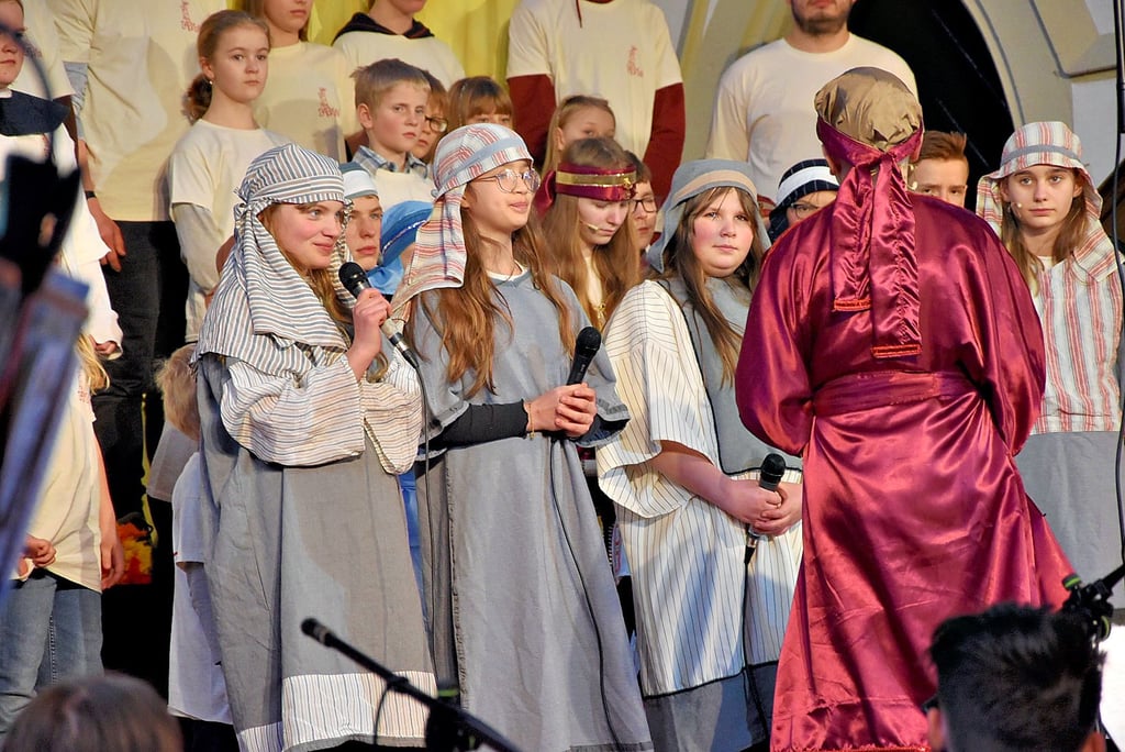 Voller Freude führten die Kinder in der Elbingeröder St. Jakobi Kirche das in der Musical-Freizeit einstudierte Kindermusical „Verschleppt nach Babylon“ auf.