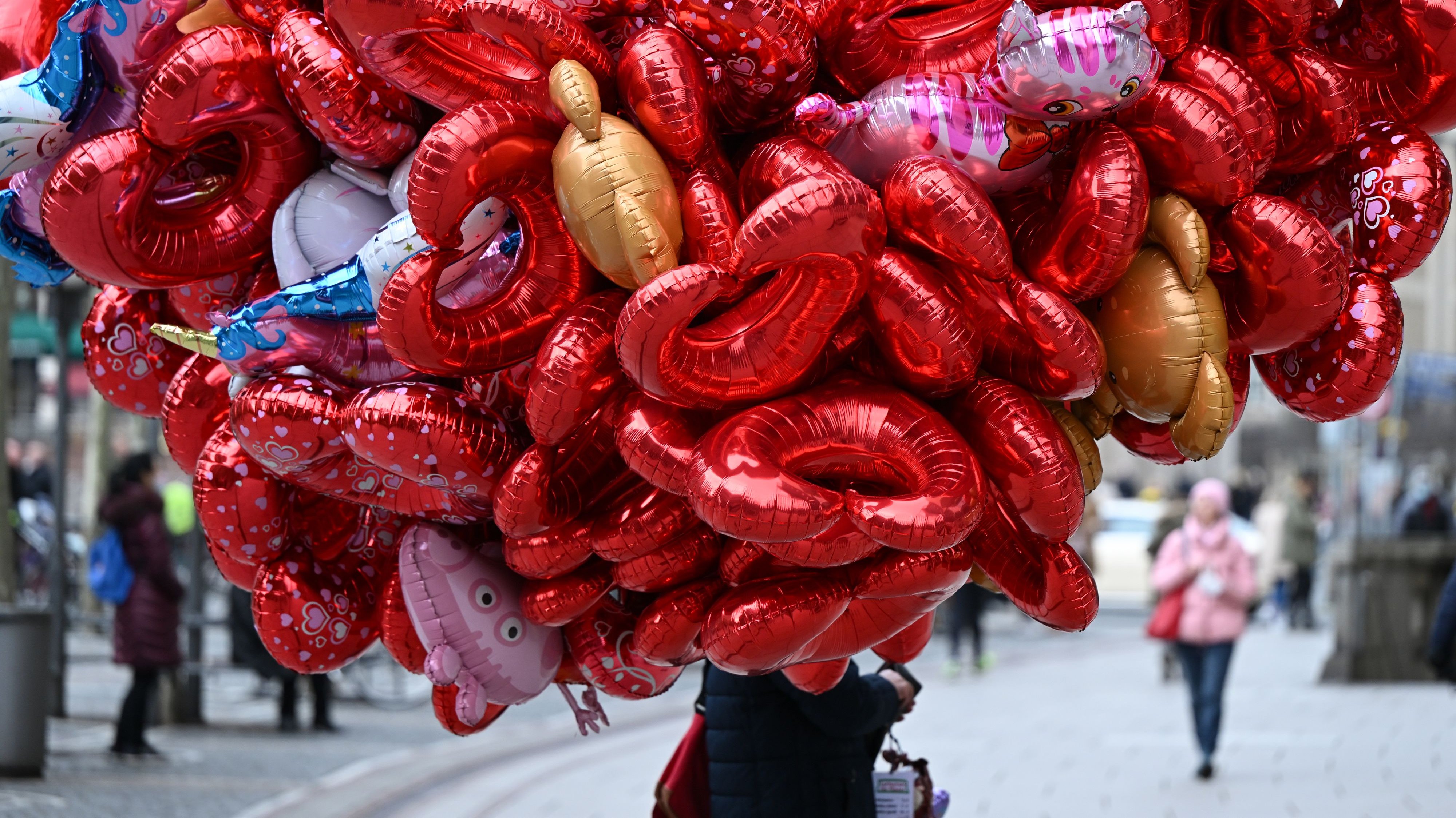 Valentinstagsgeschenke: Von den Klassikern über ausgefallene persönliche Geschenkideen zum Valentinstag.