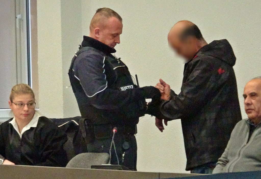 Ein 54-jähriger Zerbster muss sich wegen Totschlags vor der 2. Strafkammer des Landgerichts Dessau verantworten.