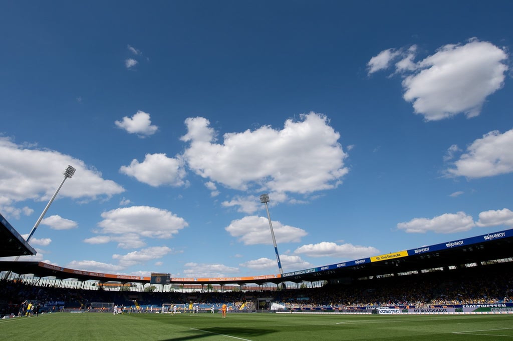 Blick in das Eintracht-Stadion in Braunschweig.
