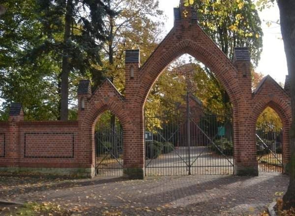 Der Friedhof Altenweddingen: Dürfen hier künftig auch Hunde rein?