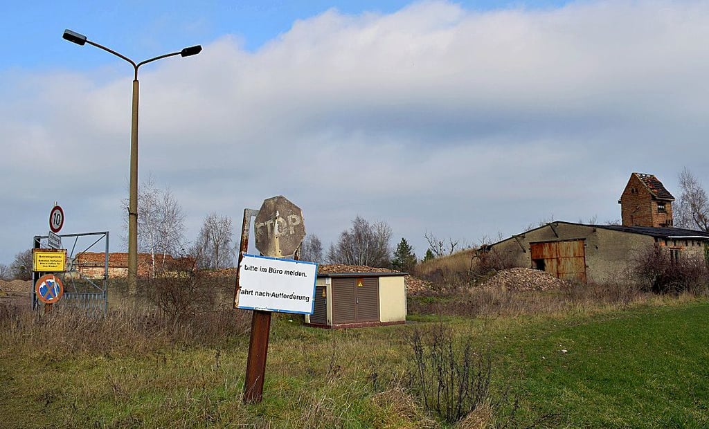 Einfahrt auf das Gelände der ehemaligen Ziegelei zwischen Leitzkau und Prödel. 