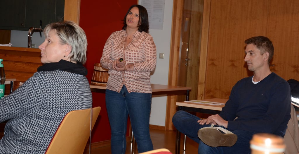 Fred (von rechts) und Lucia Neuling stellten das Rezept für ihr "Lager 72" in Wallstawe im Altmarkkreis Salzwedel vor.