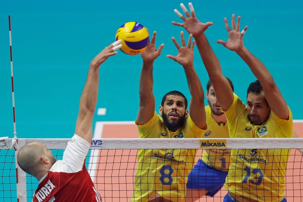 Der brasilianische Volleyballer Wallace De Souza () in Aktion.